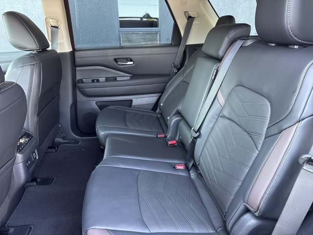 Certified 2025 Nissan Pathfinder Platinum w/ Cargo Package FWD image 6