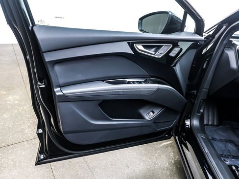 Used 2025 Audi Q4 e-tron Premium Plus w/ Premium Plus image 21