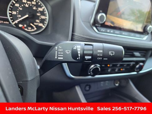 Used 2025 Nissan Rogue S FWD image 22