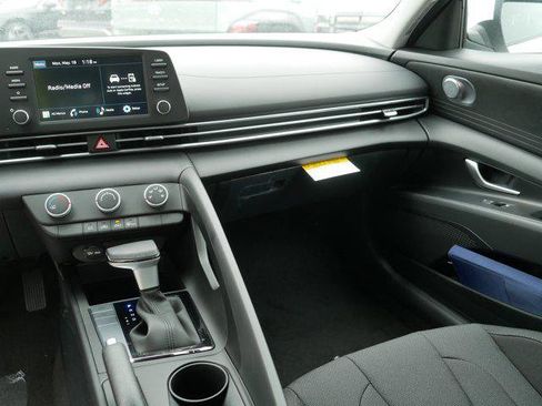 New 2026 Hyundai Elantra SE FWD image 8