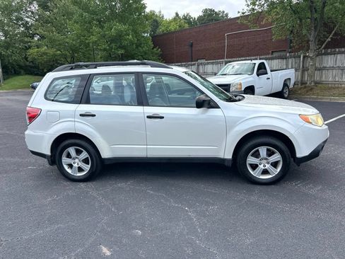 Used 2012 Subaru Forester 2.5X w/ Alloy Wheel Pkg AWD/4WD image 2