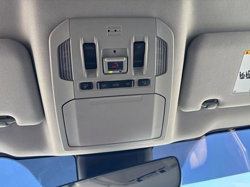 Used 2022 Toyota Highlander XLE FWD image 19