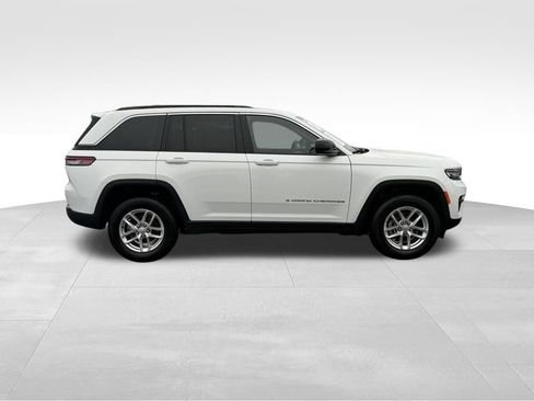 Used 2024 Jeep Grand Cherokee Laredo X image 8