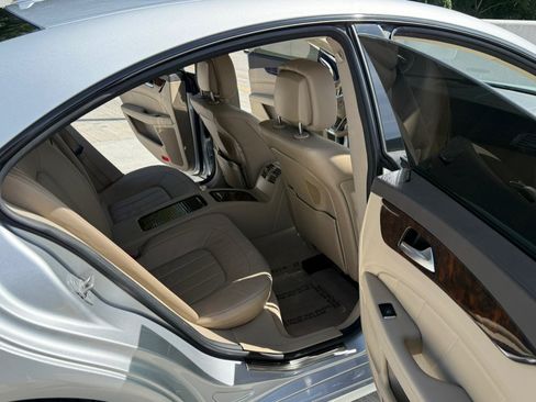 Used 2014 Mercedes-Benz CLS 550 w/ Premium 1 Package image 19