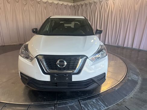 Used 2020 Nissan Kicks S image 2