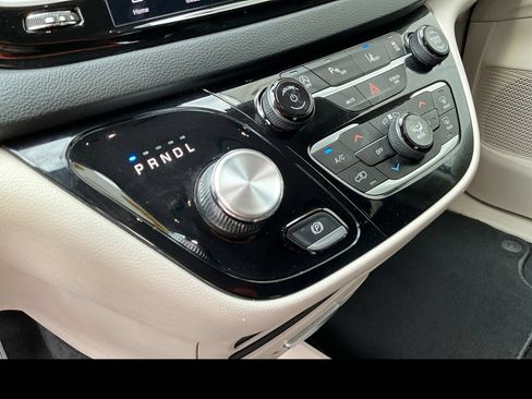 Used 2023 Chrysler Pacifica Touring-L FWD image 26