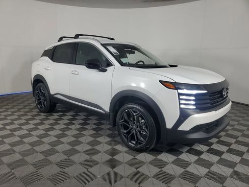 New 2026 Nissan Kicks SR image 2