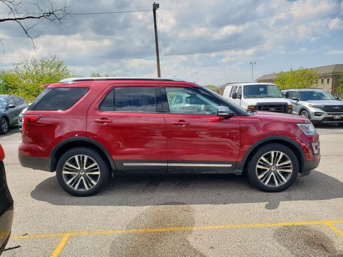 Used 2017 Ford Explorer Platinum AWD/4WD image 3