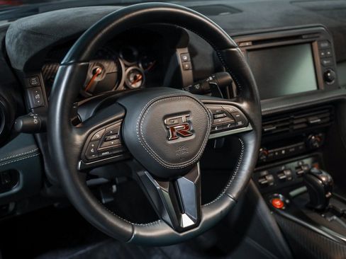 Used 2021 Nissan GT-R Premium image 33