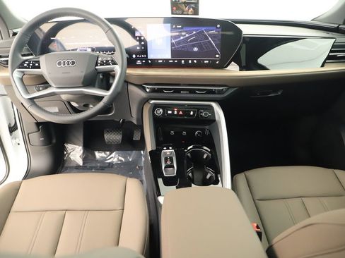 New 2025 Audi Q5 Premium image 18