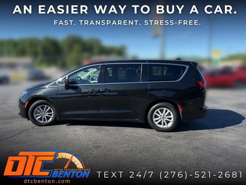 Used 2023 Chrysler Voyager LX FWD image 6