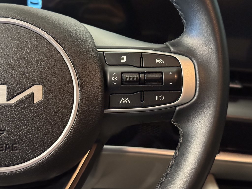 Used 2025 Kia Sportage EX AWD/4WD image 12