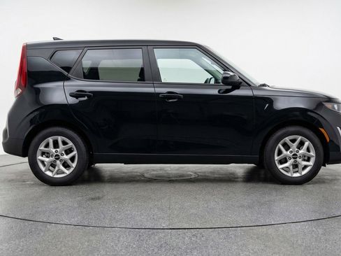 Used 2025 Kia Soul LX w/ LX Technology Package image 11