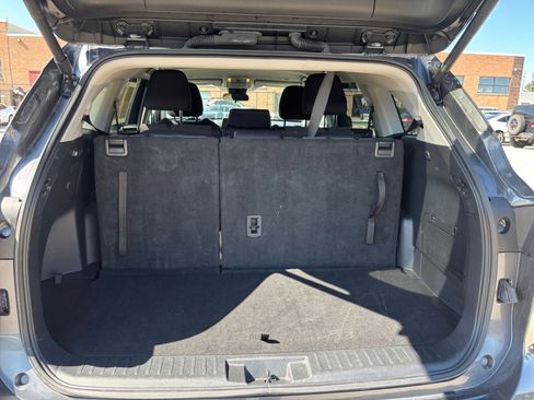 Used 2025 Toyota Highlander LE FWD image 33