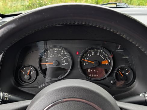 Used 2014 Jeep Patriot Latitude AWD/4WD image 24