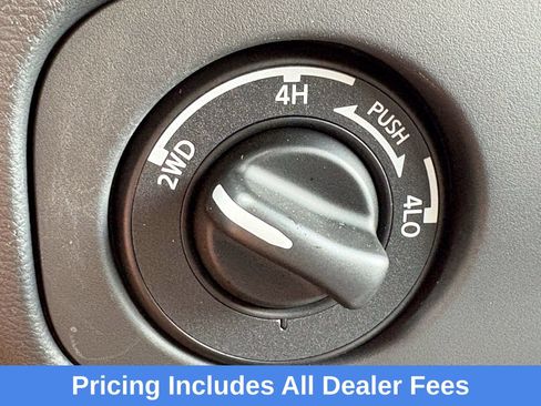 Used 2025 Nissan Frontier SV AWD/4WD image 19