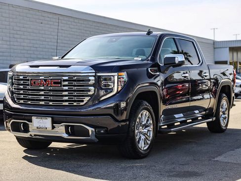 Used 2024 GMC Sierra 1500 Denali w/ Technology Package AWD/4WD image 3