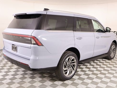 New 2026 Lincoln Navigator Premiere image 21