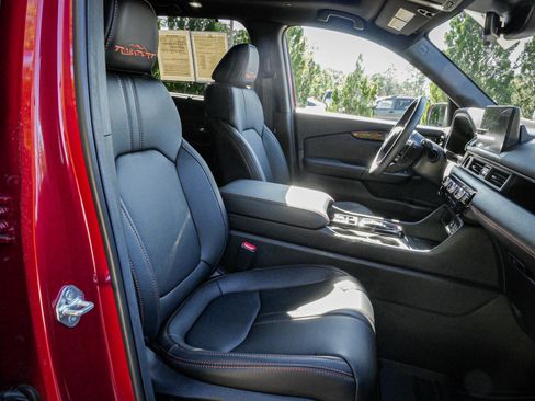 Certified 2025 Honda Pilot TrailSport image 33