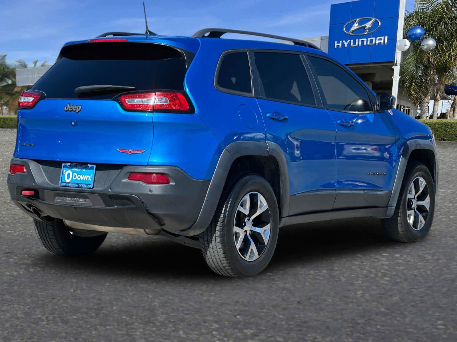 Used 2018 Jeep Cherokee Trailhawk w/ Comfort/Convenience Group AWD/4WD image 3