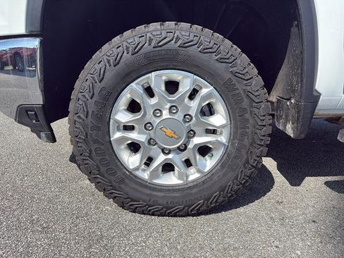 Used 2025 Chevrolet Silverado 2500 LT AWD/4WD image 9