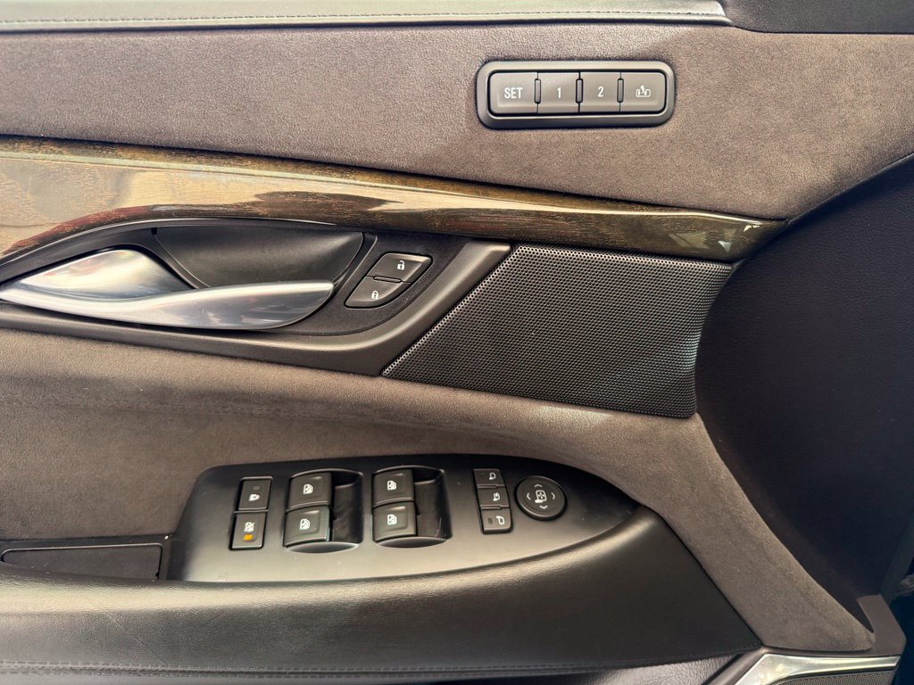 Used 2018 Cadillac Escalade Platinum AWD/4WD image 32