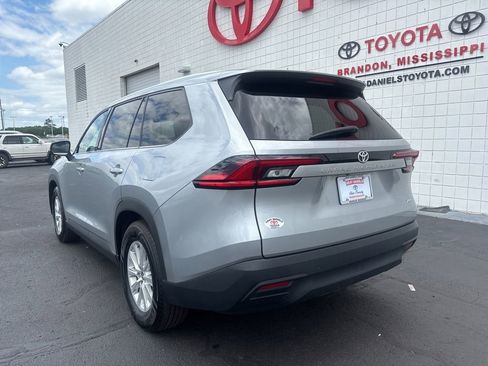 Used 2025 Toyota Grand Highlander FWD image 6