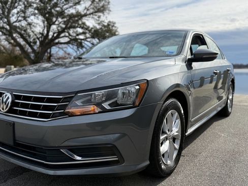 Used 2017 Volkswagen Passat 1.8T S image 4