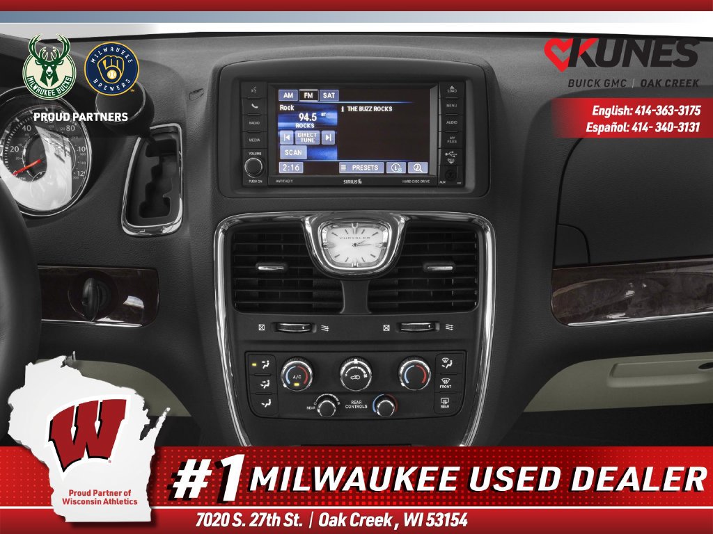 Used 2015 Chrysler Town & Country Touring w/ Driver Convenience Group FWD image 7