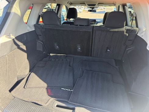 Used 2025 Nissan Rogue SV image 18