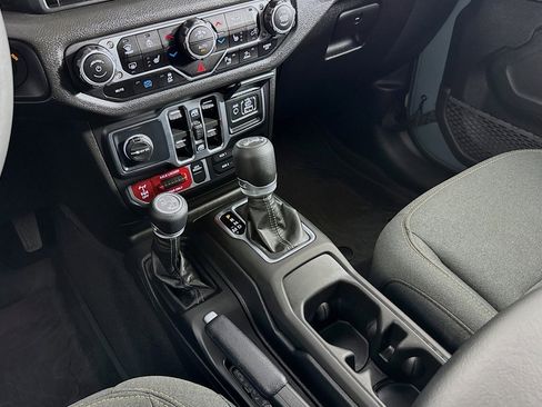 Used 2025 Jeep Wrangler Willys image 5