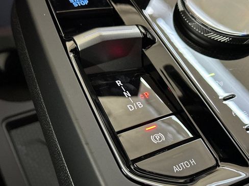 New 2026 BMW iX xDrive60 w/ M Sport Package image 15