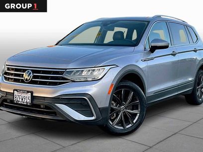 Used 2022 Volkswagen Tiguan SE w/ Panoramic Sunroof Package