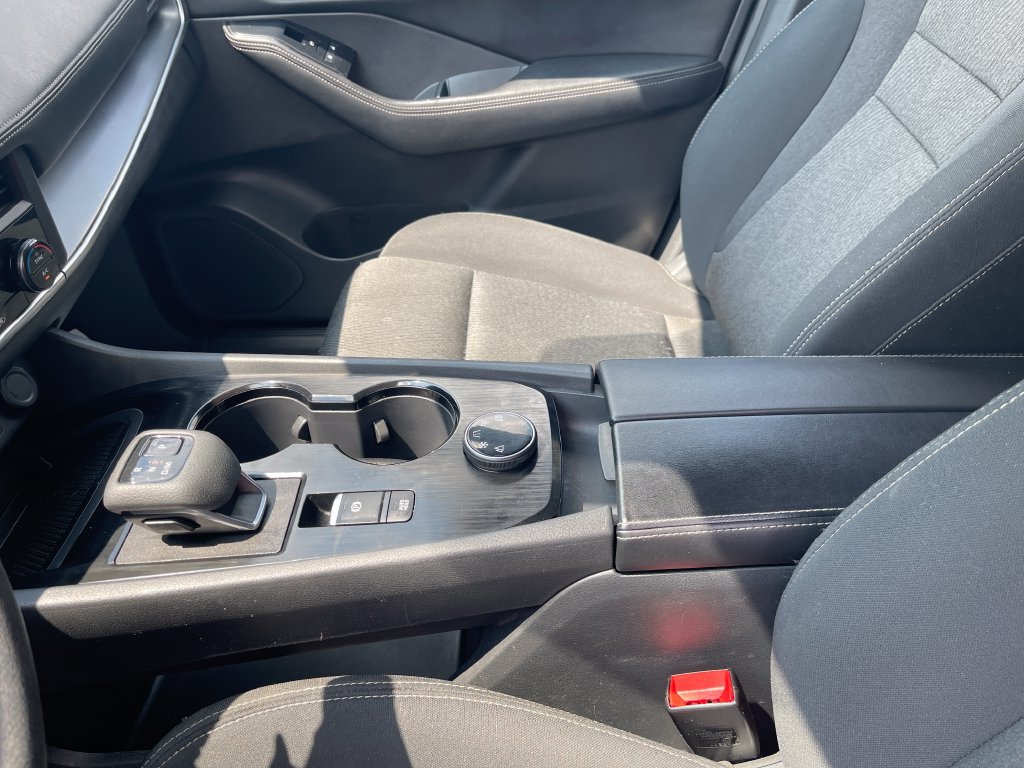 Used 2024 Nissan Rogue SV AWD/4WD image 24