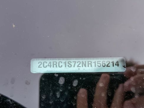 Used 2022 Chrysler Pacifica Limited w/ Uconnect Theater Family Group FWD image 2
