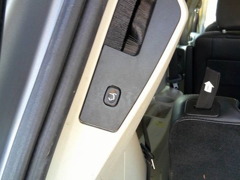 Used 2015 Chrysler Town & Country Touring-L w/ Driver Convenience Group FWD image 16