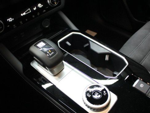 New 2025 Mitsubishi Outlander SE image 16