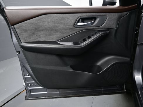 Used 2022 Nissan Rogue SV AWD/4WD image 9