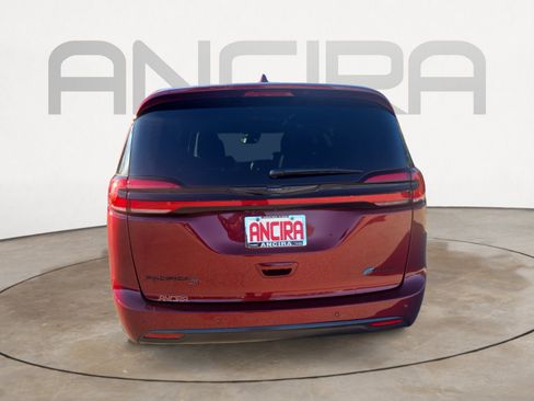 Certified 2022 Chrysler Pacifica Limited w/ Uconnect Theater Family Group image 9