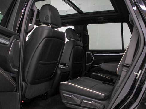Used 2025 Cadillac Escalade Sport w/ Touring Package AWD/4WD image 22