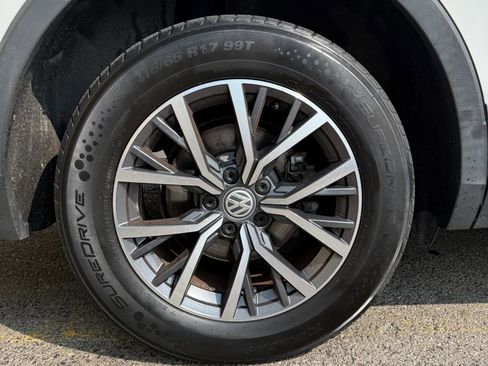Used 2020 Volkswagen Tiguan SE w/ Panoramic Sunroof Package image 30
