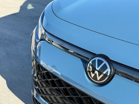 New 2026 Volkswagen Tiguan SE R-Line FWD image 4