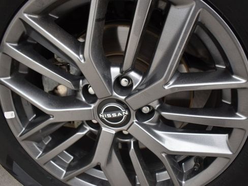 Used 2023 Nissan Rogue S image 9