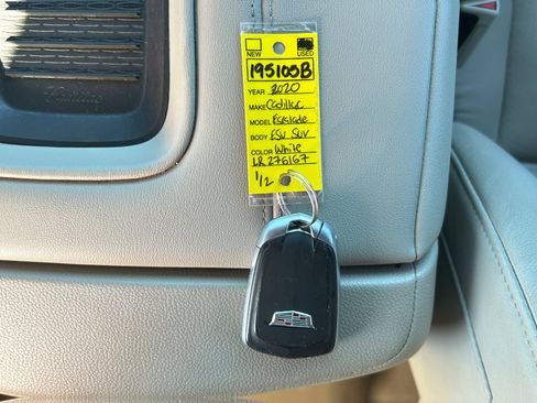 Used 2020 Cadillac Escalade ESV Luxury image 32