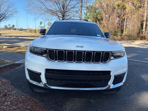 Used 2022 Jeep Grand Cherokee L Limited image 9