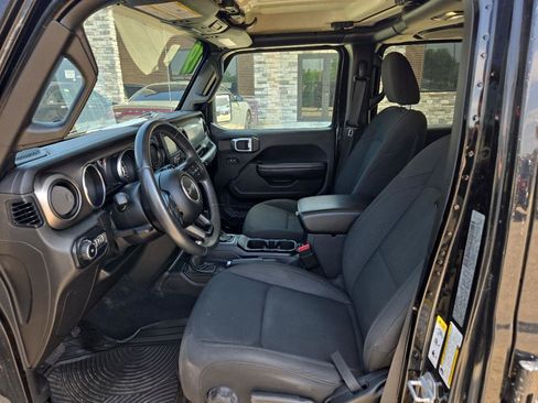 Used 2019 Jeep Wrangler Unlimited Sport S AWD/4WD image 7