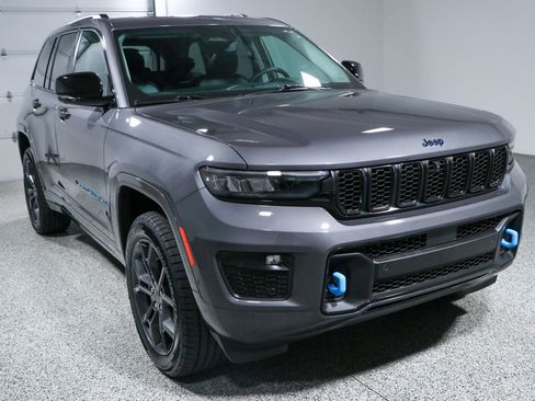Used 2023 Jeep Grand Cherokee 30th Anniversary AWD/4WD image 5