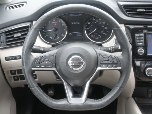Used 2018 Nissan Rogue Sport SL FWD image 17