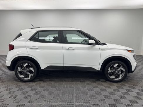 Used 2025 Hyundai Venue SEL FWD image 6