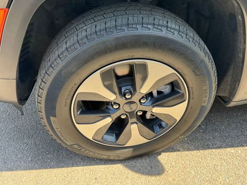 Used 2022 Jeep Grand Cherokee Limited 4xe w/ Luxury Tech Group II AWD/4WD image 16